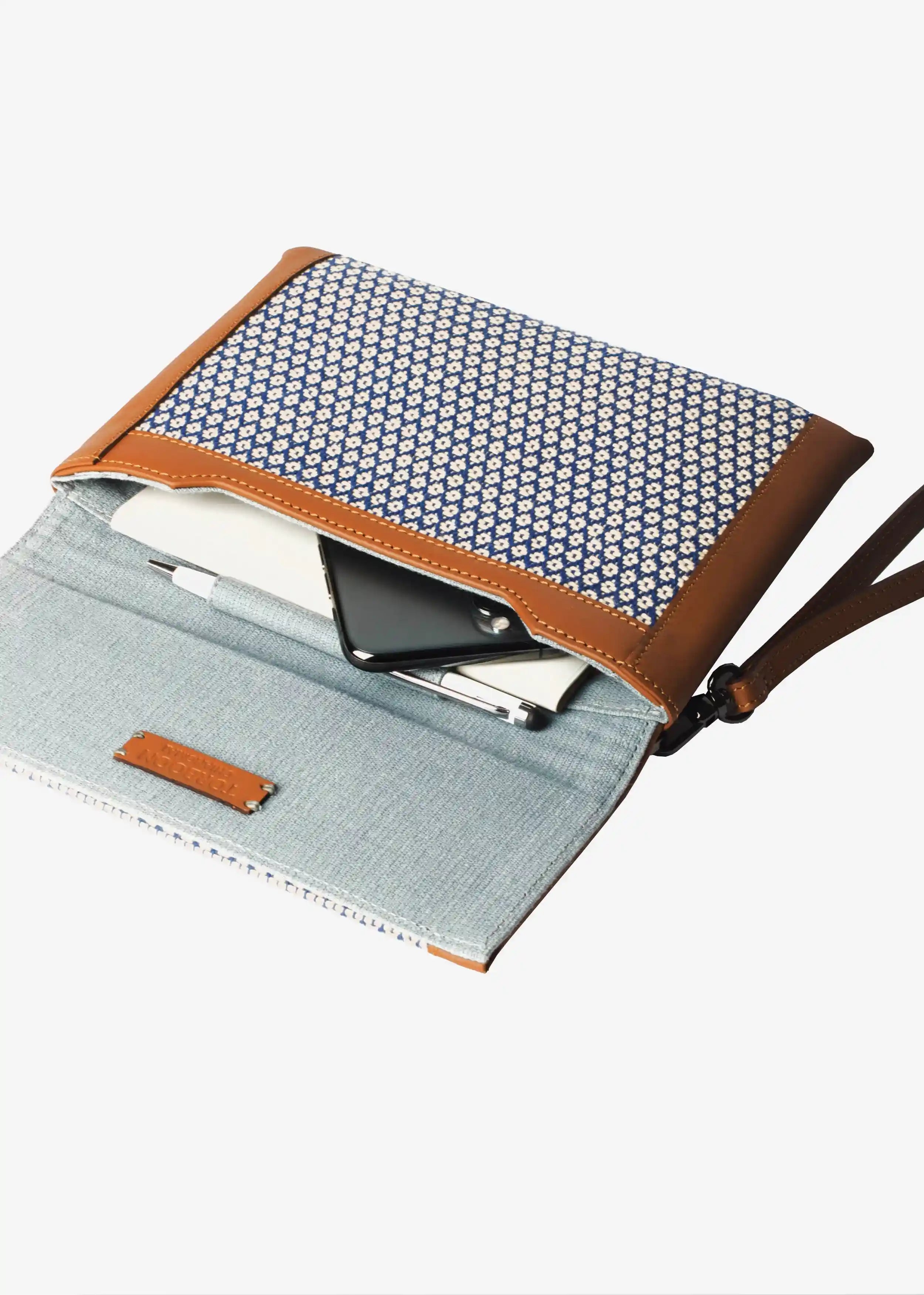 Venice Align Topaz bag interior showing pen holder loop and open pocket with magnetic flap closure