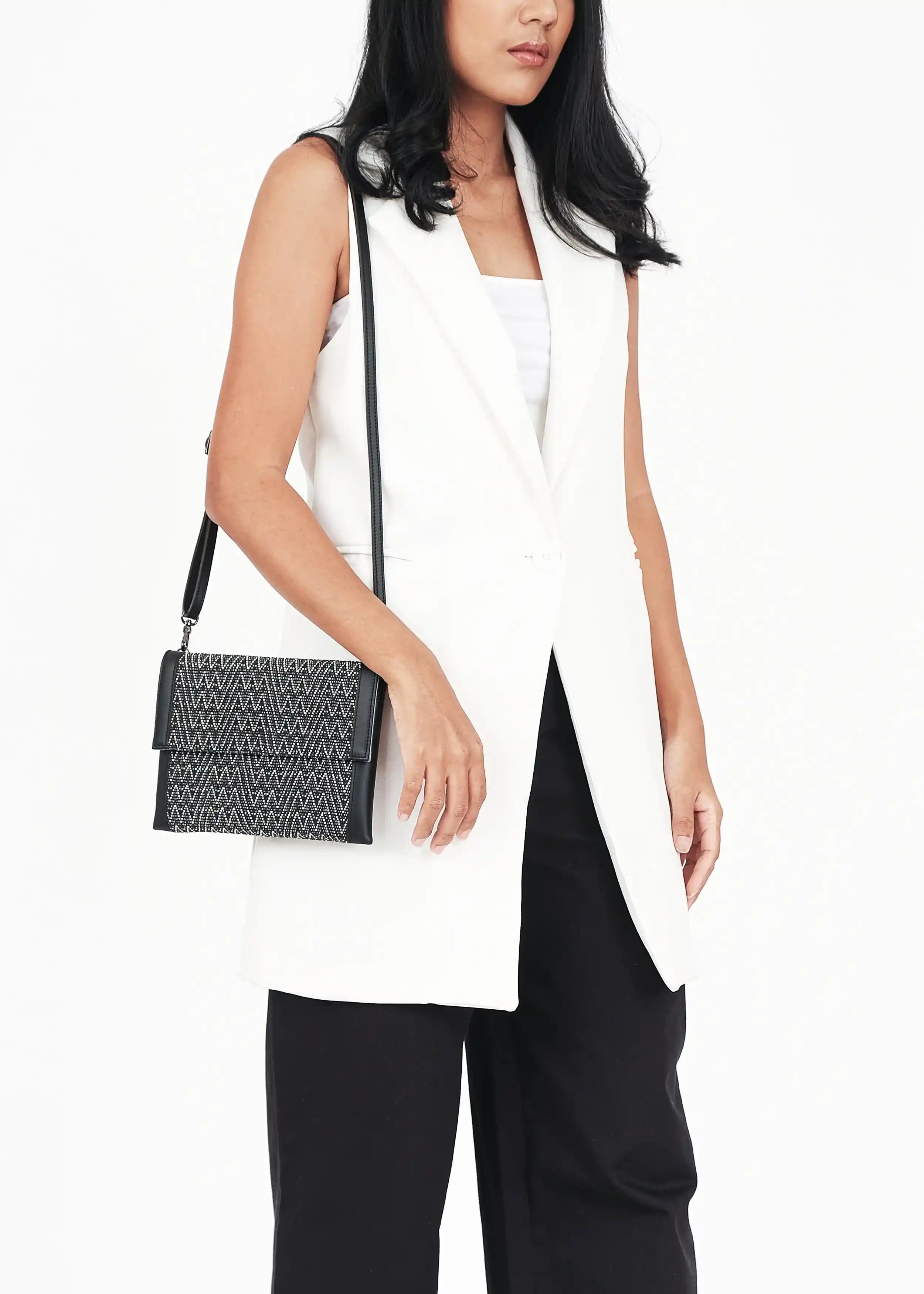 Model wearing Venice Peak Noir crossbody bag with black nappa leather over shoulder