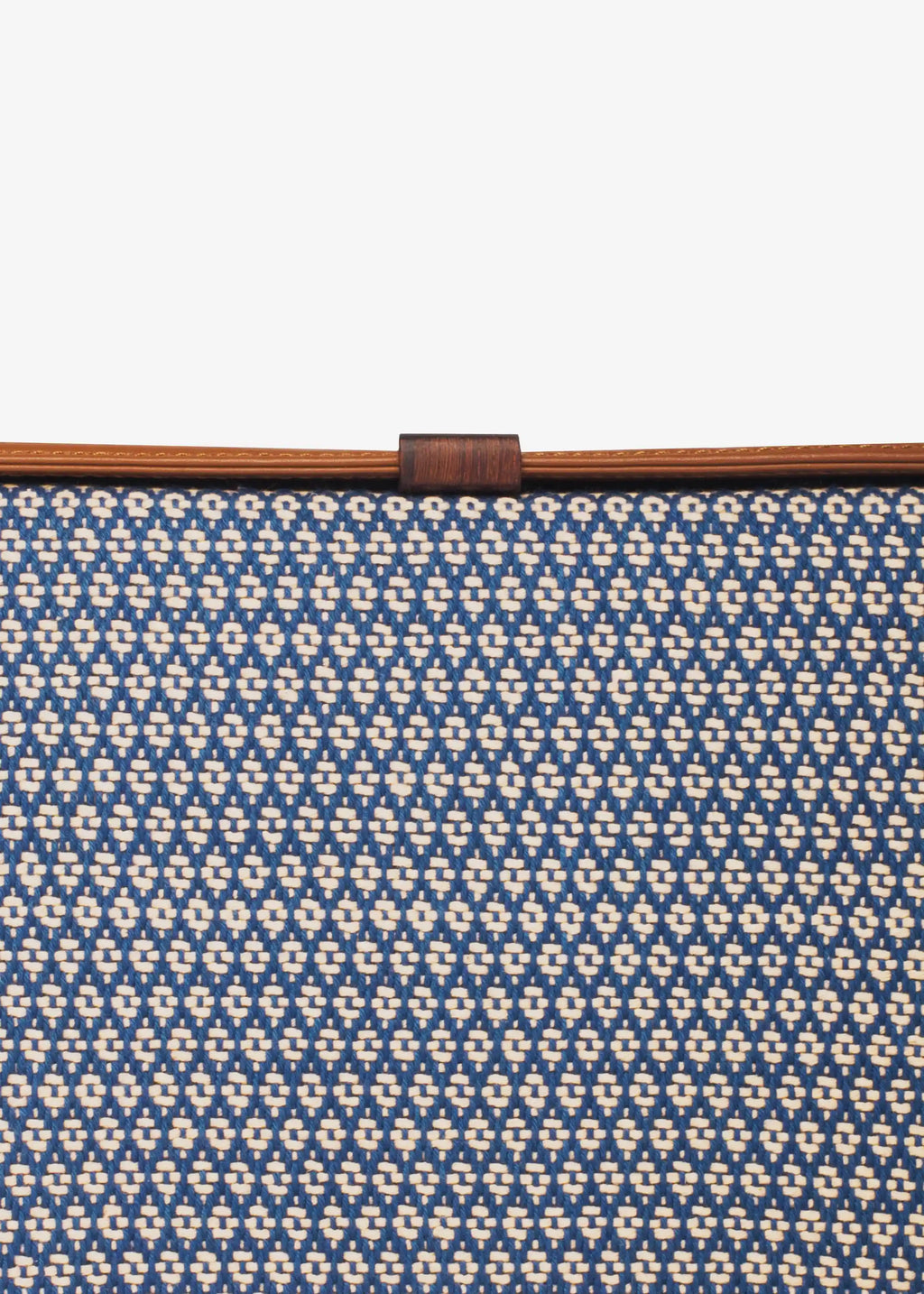 Close-up of Align Topaz handwoven cotton weave on Zürich crossbody bag