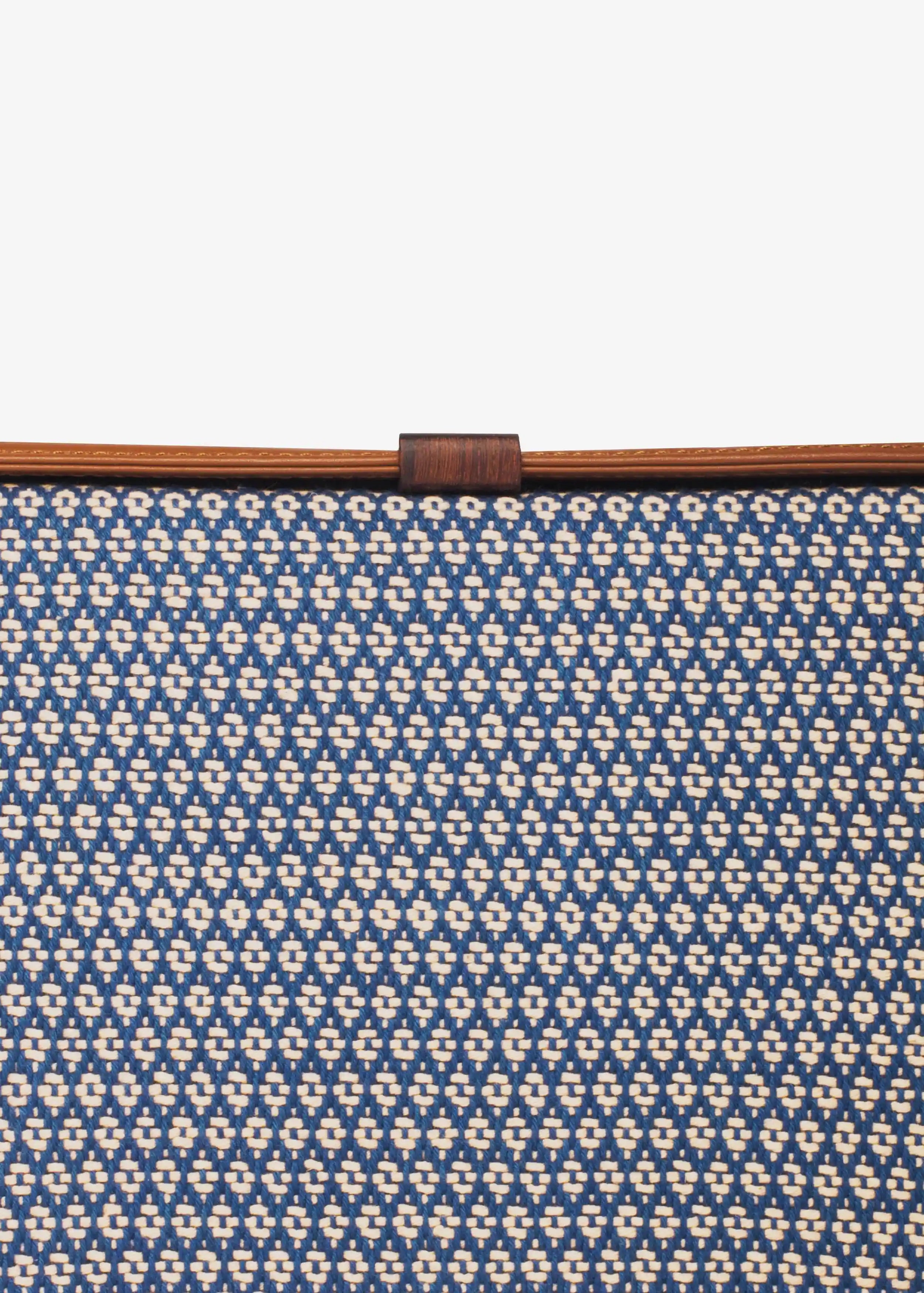 Close-up of Align Topaz handwoven cotton weave on Zürich crossbody bag