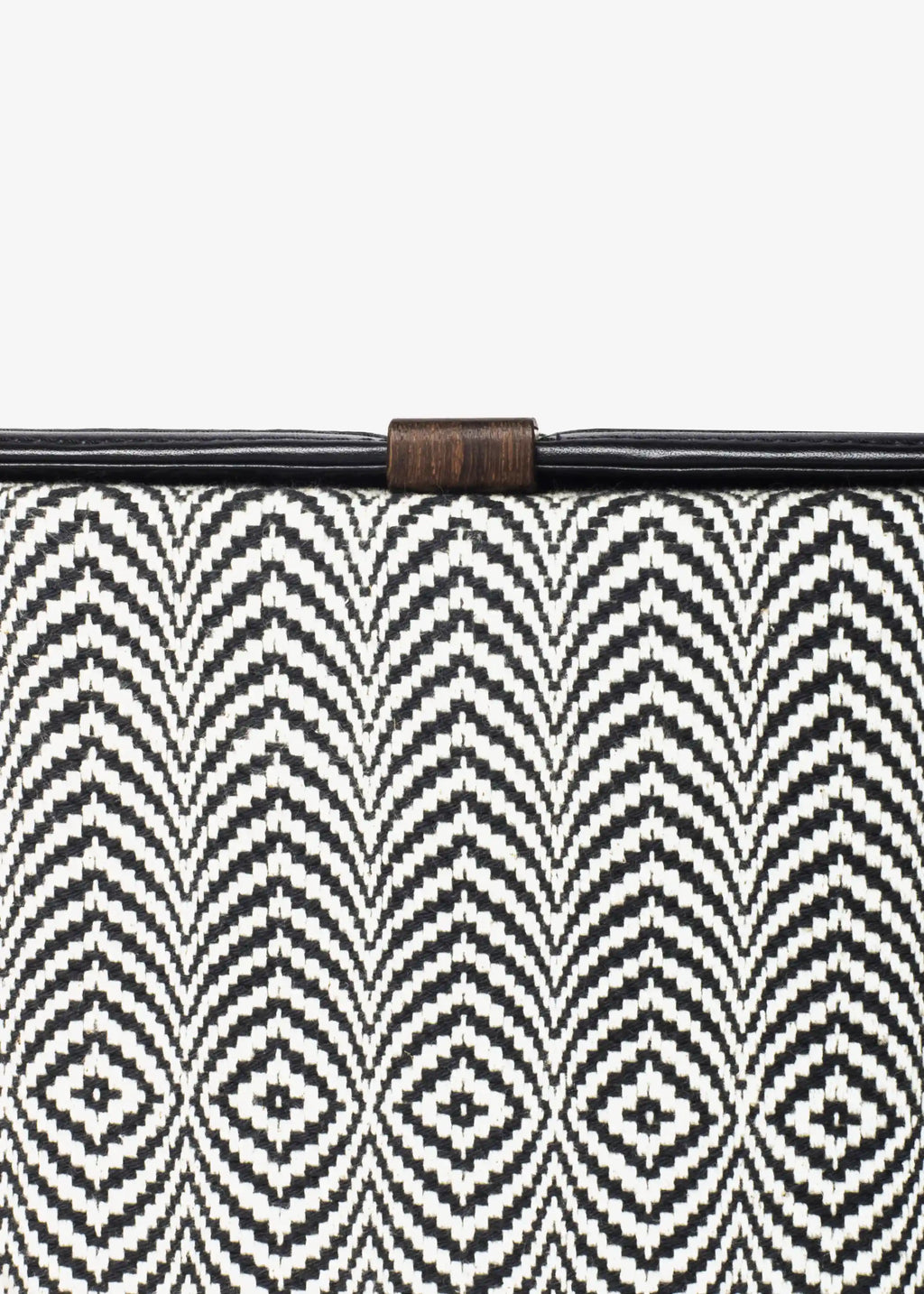 Close-up of Sizzle Salt & Pepper handwoven cotton weave on Zürich crossbody bag
