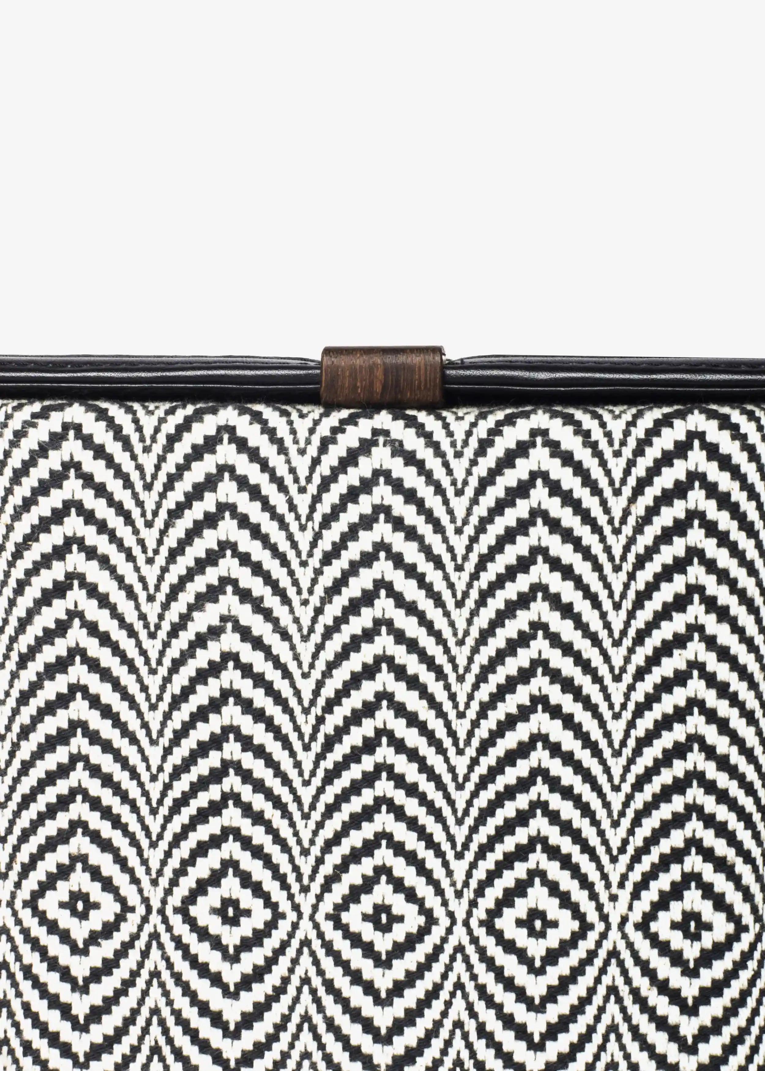 Close-up of Sizzle Salt & Pepper handwoven cotton weave on Zürich crossbody bag